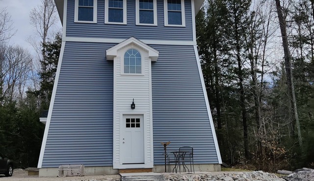 Three-story Canadian Lighthouse