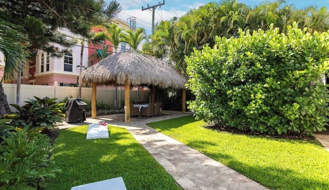 TIKI HUT ⛱️ 5 mins to Beach & Las Olas