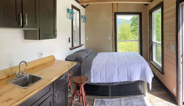 Tiny Home 5min to Nelson and mountain activities :)