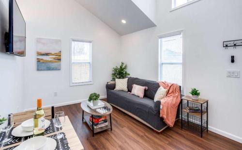 Tiny Home in Quiet Suburb near everything