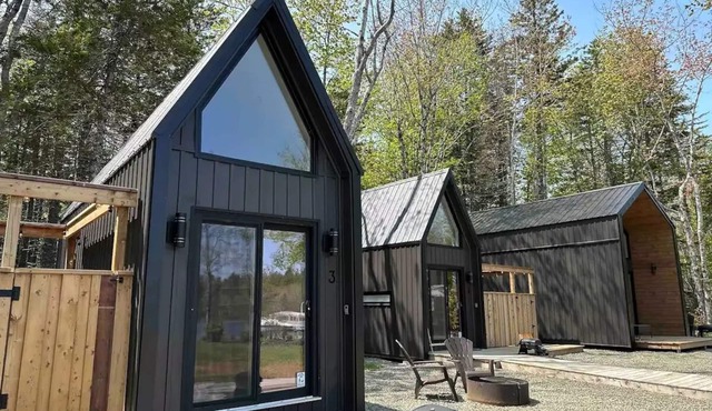 “Tiny Three” (Private Hot Tub)