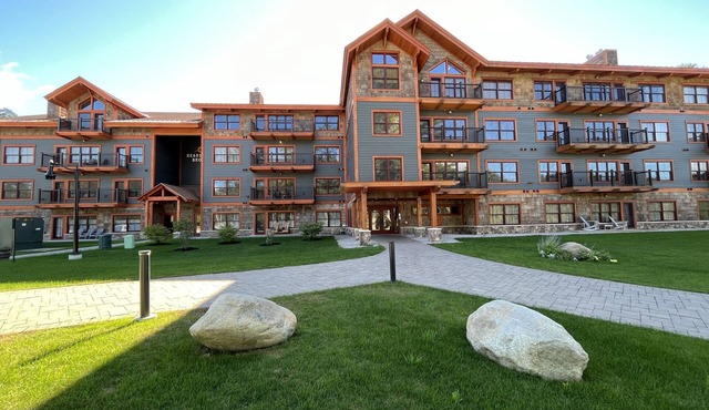 Top Floor, Family-Friendly, Slope Side Condo at the Base of Mount Cranmore!