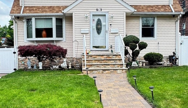 Tranquil 2-bedroom updated apartment with AC in charming Hackensack