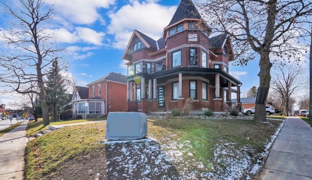 Tranquil 2BR Triplex in the Heart of Shelburne in Shelburne