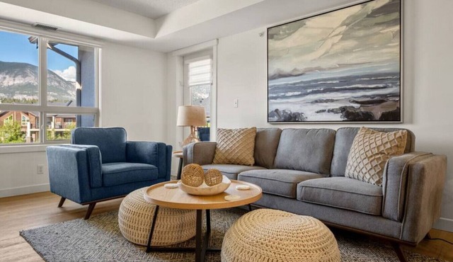 Tranquil Waterside | Pool & Hot Tub | Renovated