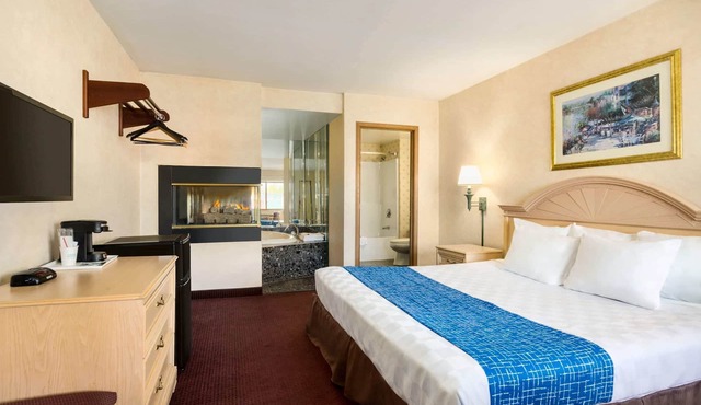 Travelodge by Wyndham Niagara Falls