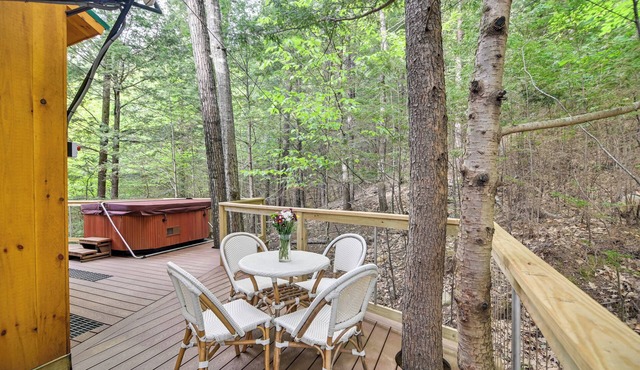 Tree House w/Hot Tub: Near Sunday River Resort!
