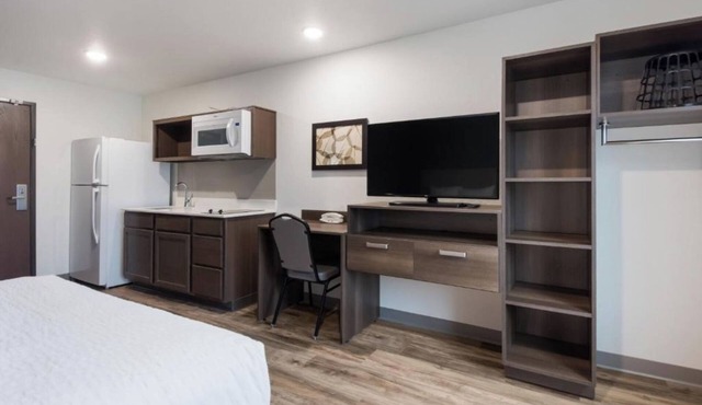 Triple Suites w/Kitchen & Onsite Laundry