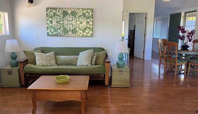 Two Bedroom Paia Beach House Less in the middle of all the North Shore beaches