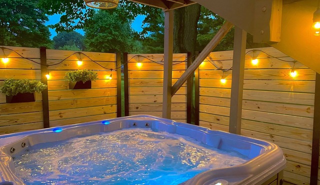Ultimate Wine Country Retreat | Hot Tub, Arcade, and Mins to Spire and Winery!