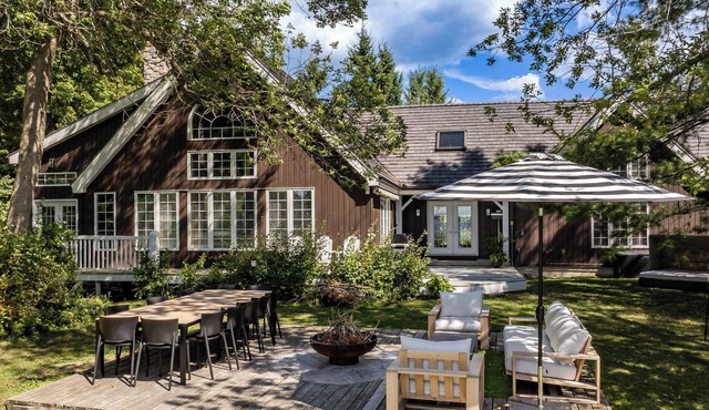 Unique 4 bed 5 bath cottage with 3 bed 2 bath guest cottage on Lake Muskoka