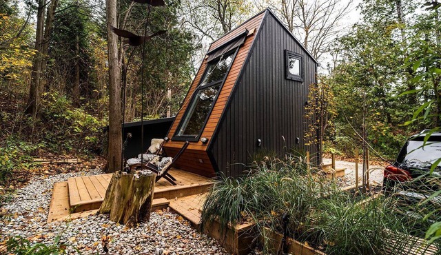 Unique Tiny House Rental for Getaways near Toronto