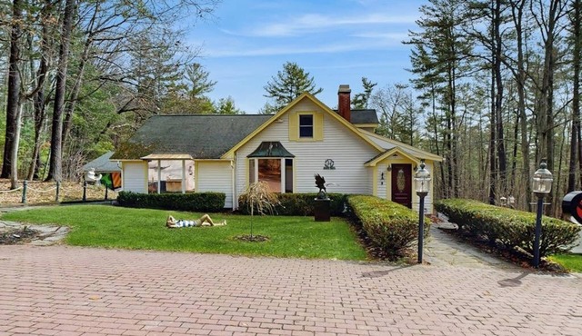 Unique wooded oasis with jacuzzi, sauna, pool, game room - near Keuka Lake