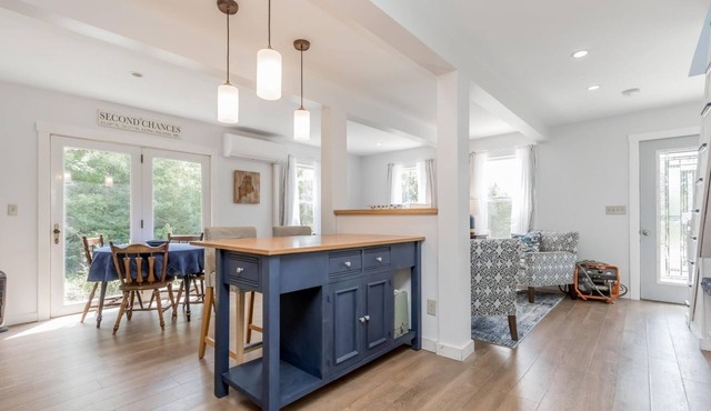Updated Long Island Maine Cottage