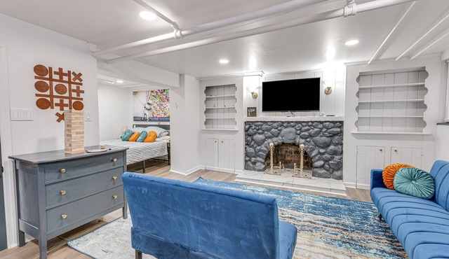 Updated Teaneck Studio, Short Drive to NYC!