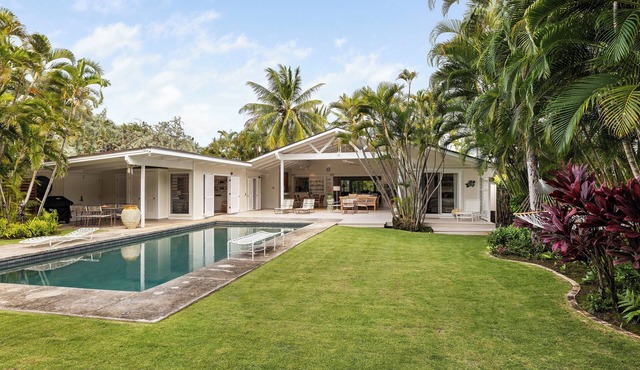 Upscale Kailua Getaway: Steps to Swim Beach!