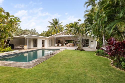 Upscale Kailua Getaway: Steps to Swim Beach!