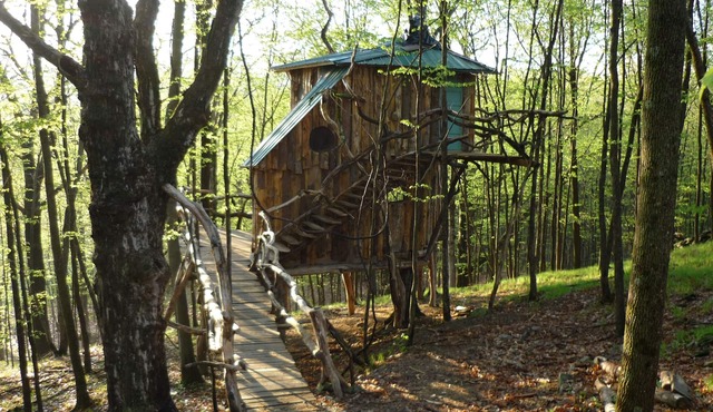 Vermont Treehouse compound: no cleaning fee. Spend a few days In the Trees