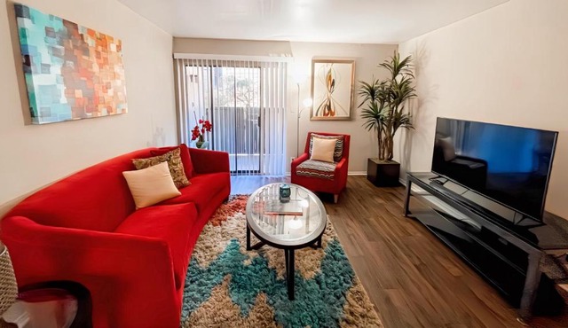 Vibrant Relaxing Retreat Fully Stocked Apartment