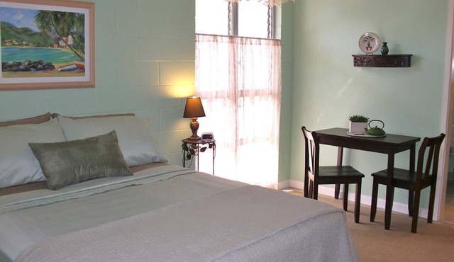 ~Waikiki~ LOWEST RATES IN AREA ~ Studio ~ Fully Furn ~ Blocks to Beach ~