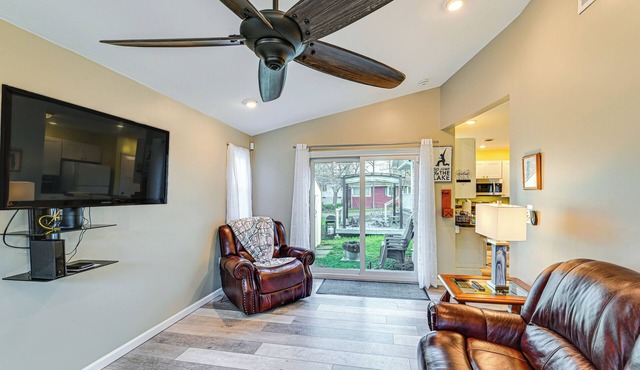 Walk to Lake: Honeoye Cottage Near Bristol Mtn!