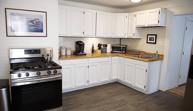Walk to Old Port ♦ West End Condo ♦ Parking