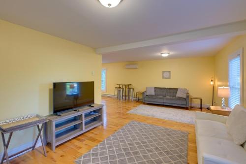 Walk to Sorrento Town Dock: Pet-Friendly Apartment