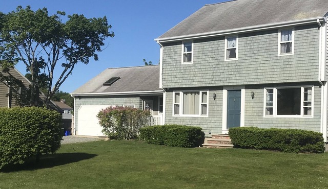 Walk to the beach! 6 Bedroom w/TV Room, Game Room w/Pool Table, Private yard