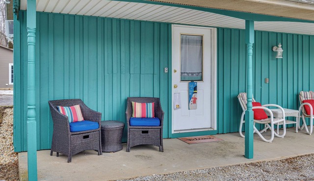Walkable & Convenient Main Street Studio in Delphi in Delphi