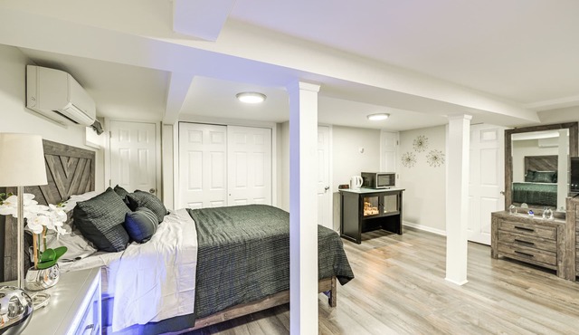 Walkable Elmont Studio: 19 Mi to New York City!