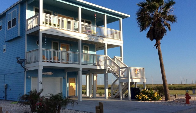 WATER VIEWS,LARGE DECKS- between Padre Island-Port Aransas LONGTERM Special Rate