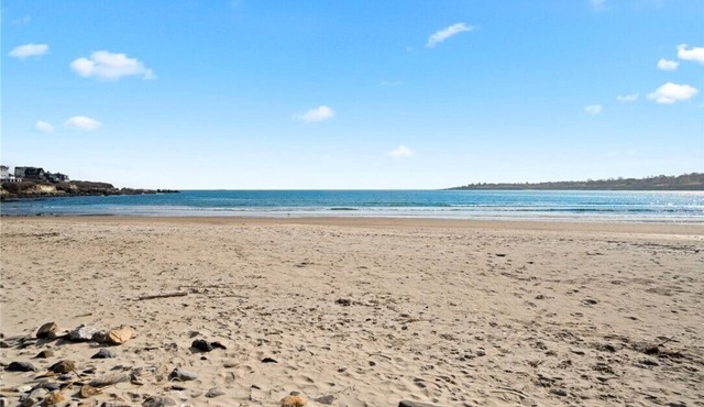 WATERFRONT Beach House, Private Beach Access!!