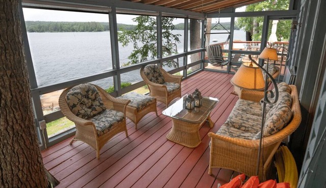 Waterfront Cabin on Thompson Lake - Enveloped by Serene Pines