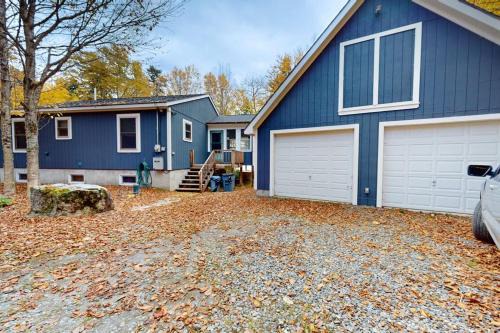 Waterfront cabin w/outdoor firepit, dock, and lake views - dogs welcome