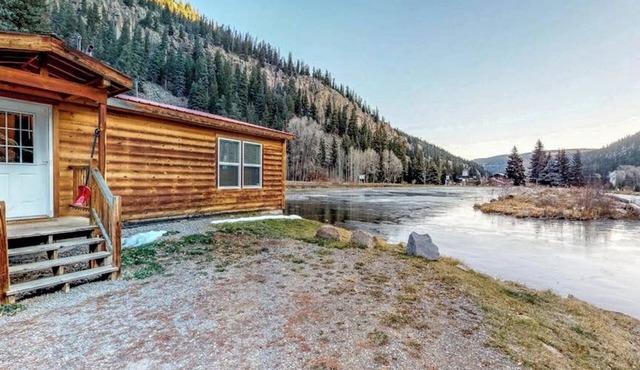 Waterfront cabin with private hot tub, furnished deck, wood stove, & free WiFi in South Fork