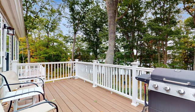Waterfront, dog-friendly suite with Broad Cove access, firepit & sunrise view