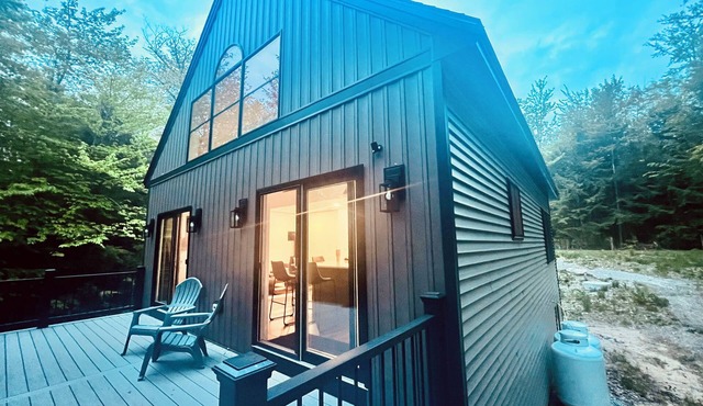 Waterfront Eco Friendly House Near White Mountains, fire pit, outdoor sauna