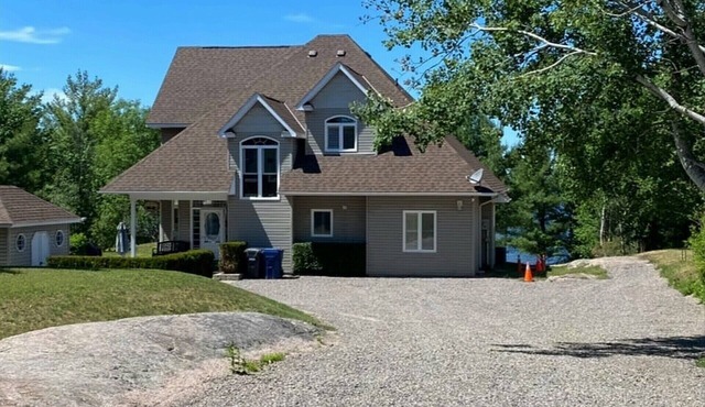 Waterfront Executive Cottage on Nipissing in Callander