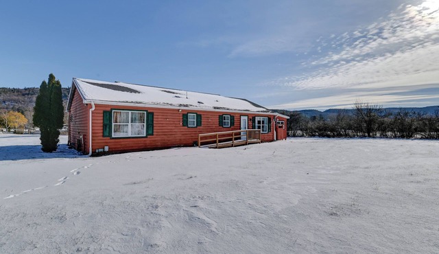 Waterfront Lake George Retreat w/Shared Dock
