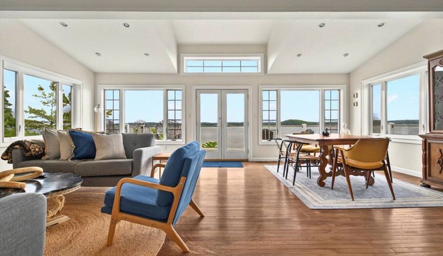 Waterfront Saratoga Lake House