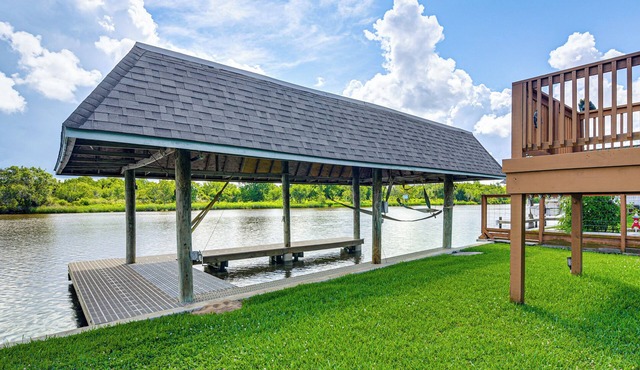 Waterfront Studio w/Dock, 8 Mi to Kemah Boardwalk