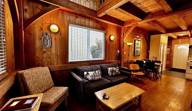 Waterfront Timber-Frame Cottage!