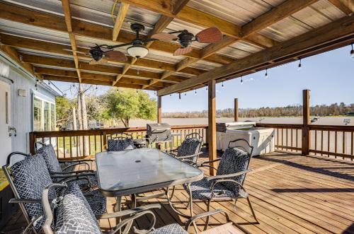 Waterfront Trinity Vacation Rental w/Hot Tub!