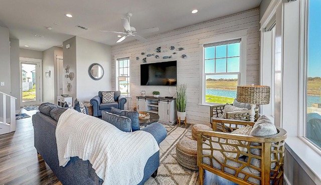 Waterfront Villa on St Charles Bay