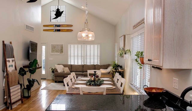Welcome to The Little Green Lakehouse at Sylvan Beach