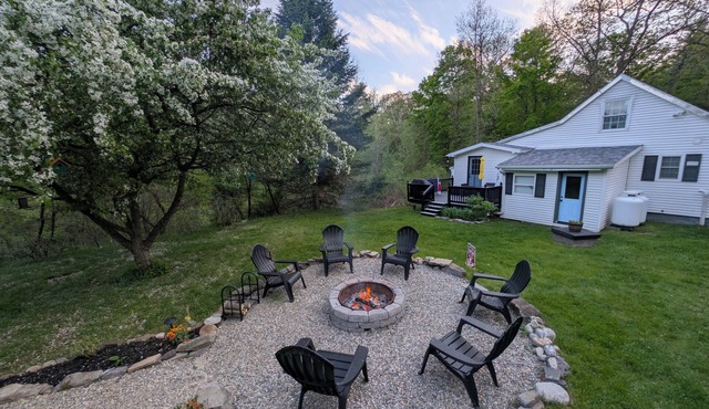 Welcome to the Starry Night Cabin, your perfect year-round getaway!