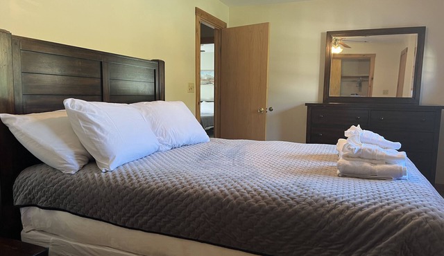 Wellsboro Rail Trail 1n4 bedrooms with fully stocked kitchen. nPet Friendly