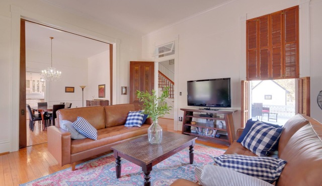 WFH Friendly: Abode w/Balcony in Columbus!