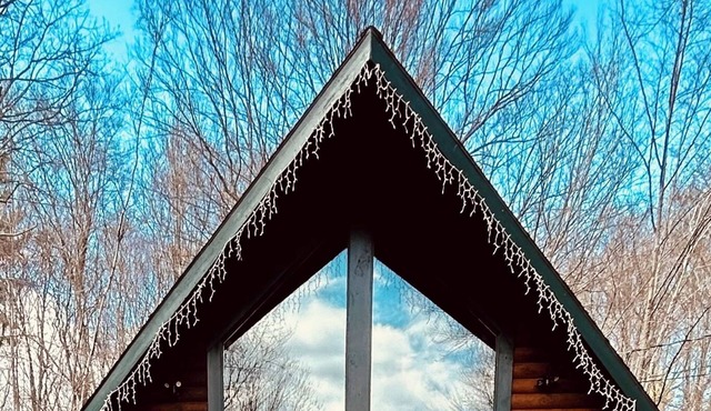 Whitetail Chalet @ Bridgton with Hot Tub/5 min from pleasant mountain/Dogs ok