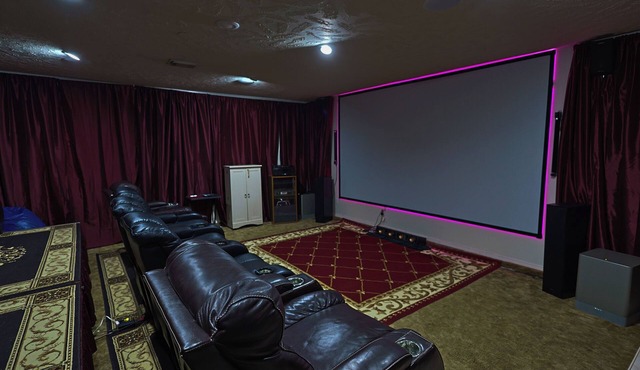 Willow Tree House - Private Cinema
